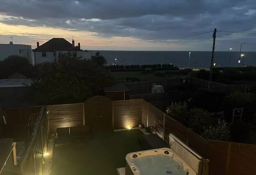 Broadway Beach Homes Airbnb With Hot Tub