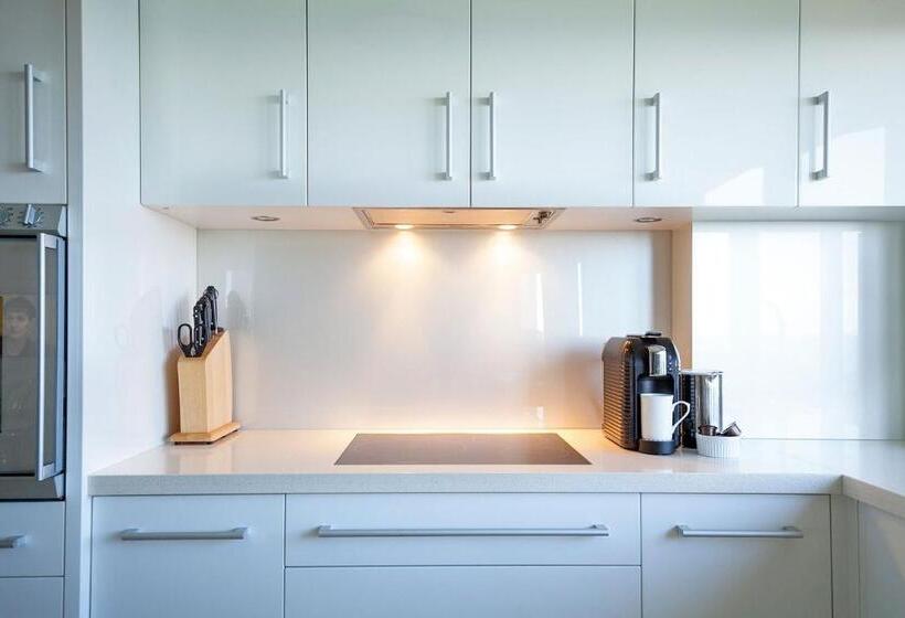 Cartwright Apartment