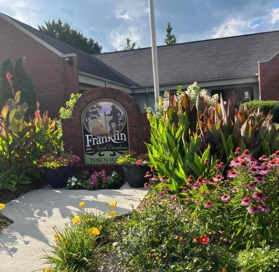 Smokies Hill Top Cabin Mountain Views 2 Miles To Town Pet Friendly