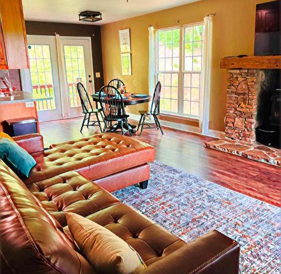 Smokies Hill Top Cabin Mountain Views 2 Miles To Town Pet Friendly