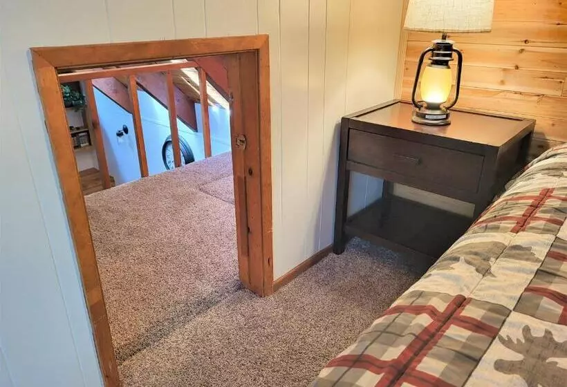 Trout River Cabin   Secluded Riverfront Adventure