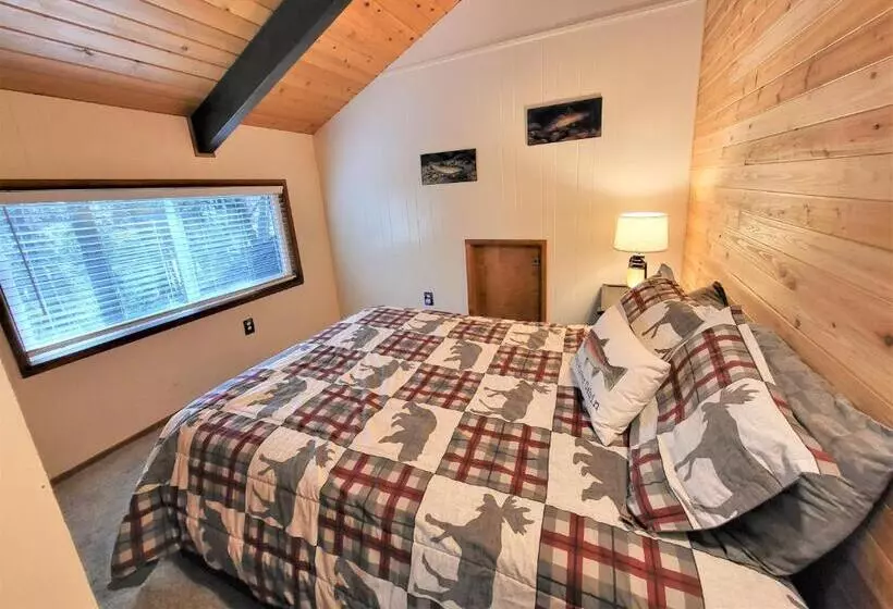 Trout River Cabin   Secluded Riverfront Adventure