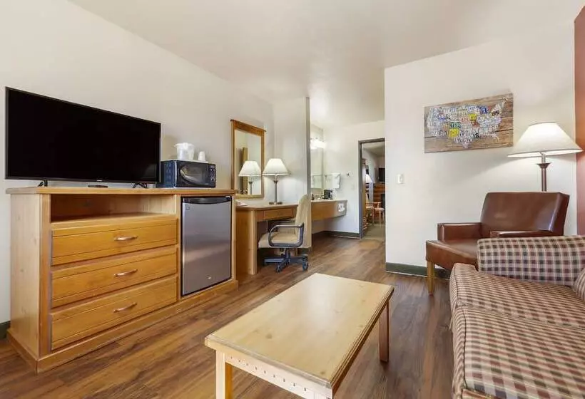 Отель Harmony Inn & Suites