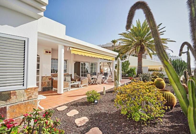 Stunning Villa With Breathtaking Ocean View