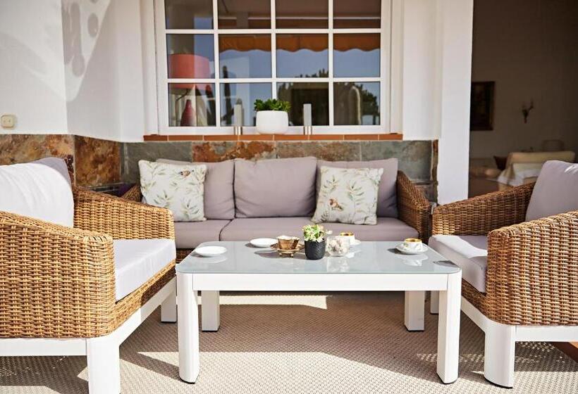 Stunning Villa With Breathtaking Ocean View