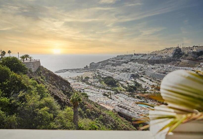 Stunning Villa With Breathtaking Ocean View