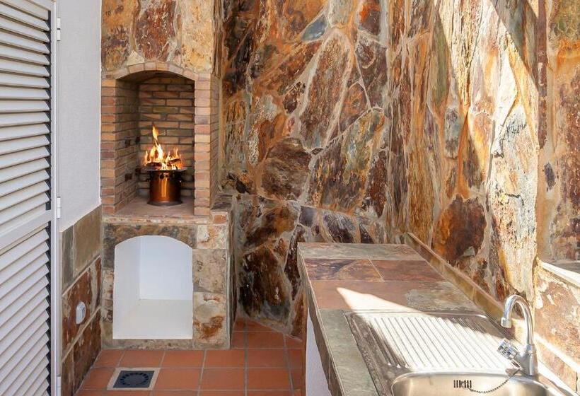 Stunning Villa With Breathtaking Ocean View