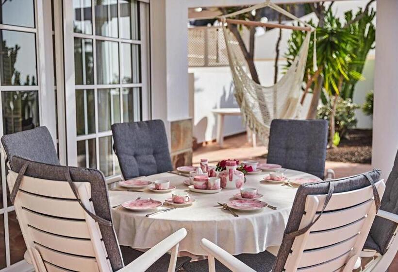 Stunning Villa With Breathtaking Ocean View