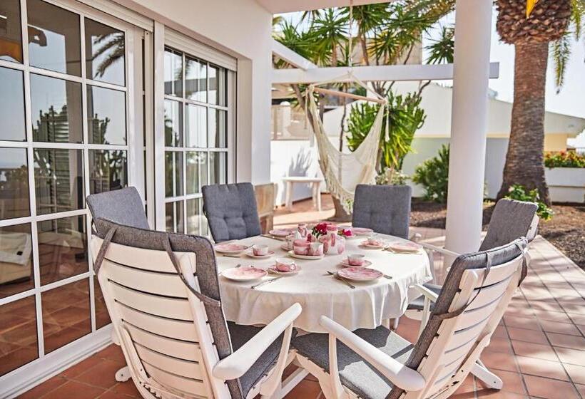 Stunning Villa With Breathtaking Ocean View