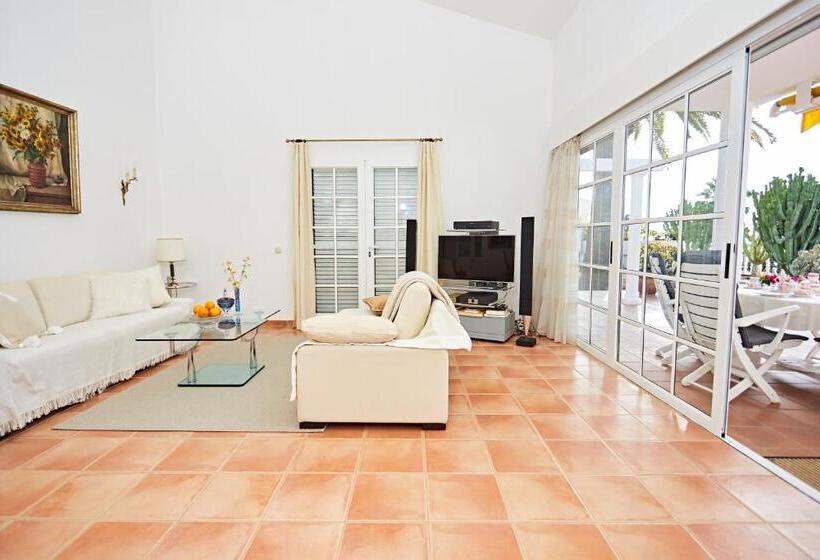 Stunning Villa With Breathtaking Ocean View