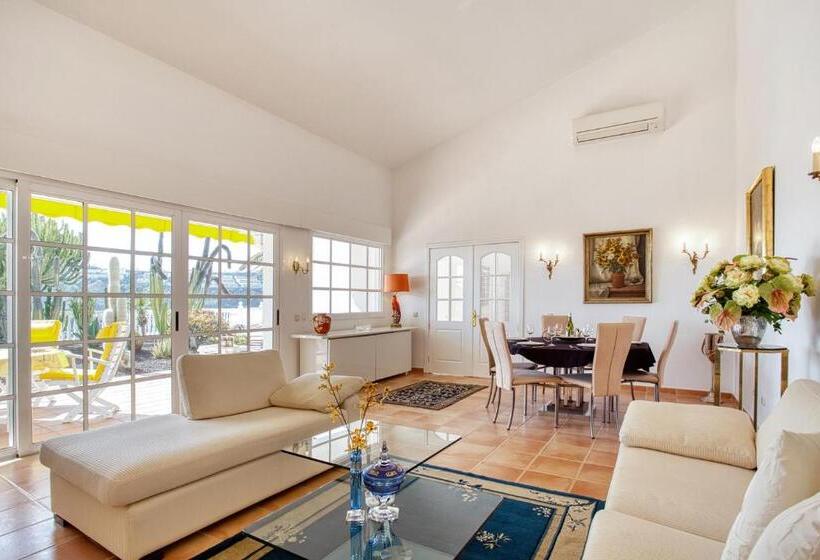 Stunning Villa With Breathtaking Ocean View