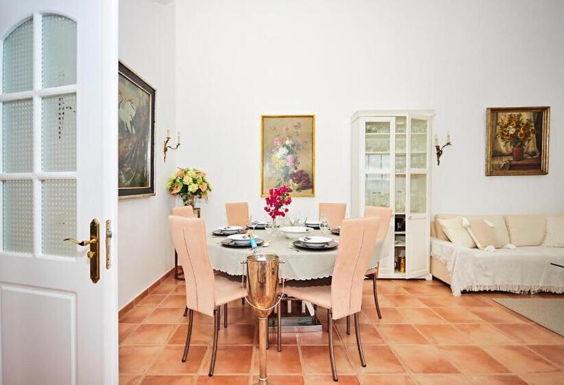 Stunning Villa With Breathtaking Ocean View