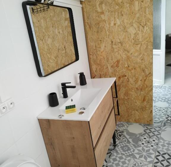 Chaleureuse Maison De Ville à Côté De La Mairie Ronde