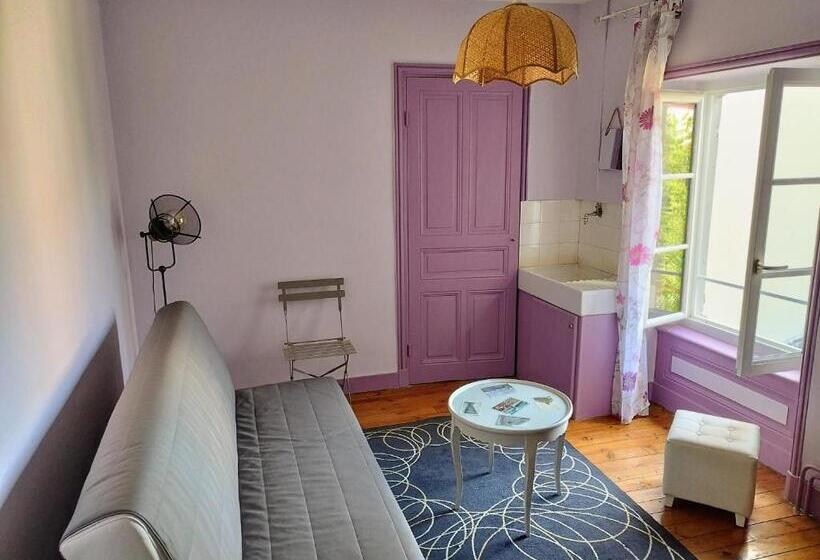 Chaleureuse Maison De Ville à Côté De La Mairie Ronde