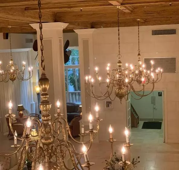 Palm Beach Historic Hotel With Juliette Balconies! 2 Blocks From Beach!