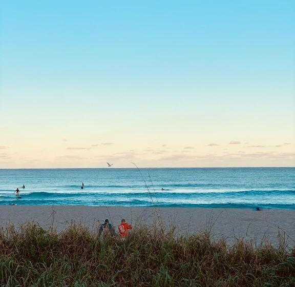 Palm Beach Historic Hotel With Juliette Balconies! 2 Blocks From Beach!