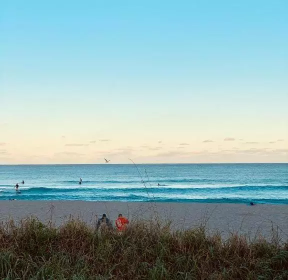Palm Beach Historic Hotel With Juliette Balconies! 2 Blocks From Beach!