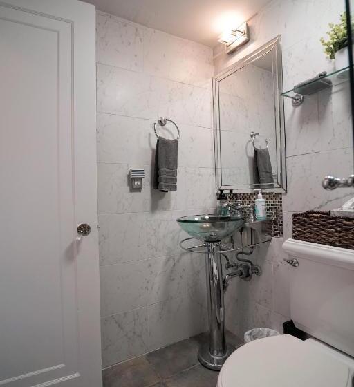 Palm Beach Historic Hotel With Juliette Balconies! 2 Blocks From Beach!