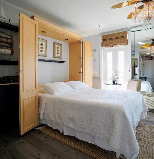 Palm Beach Historic Hotel With Juliette Balconies! 2 Blocks From Beach!