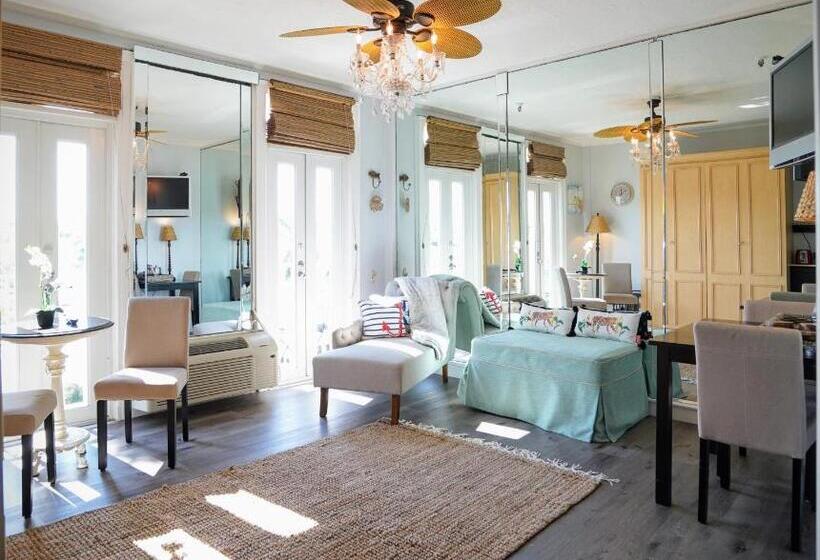 Palm Beach Historic Hotel With Juliette Balconies! 2 Blocks From Beach!