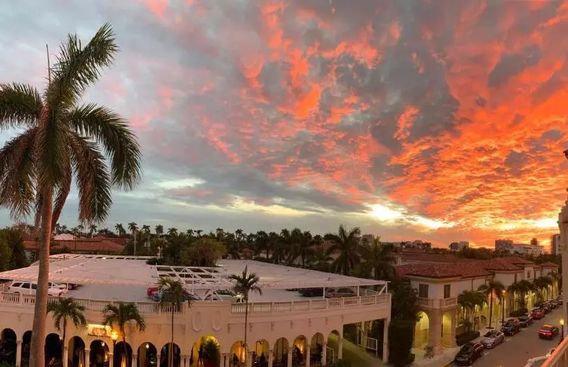 Palm Beach Historic Hotel With Juliette Balconies! 2 Blocks From Beach!