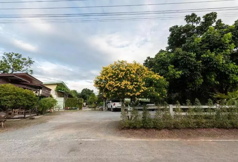 استراحتگاه บ้านสวนวารินทร์ รีสอร์ท