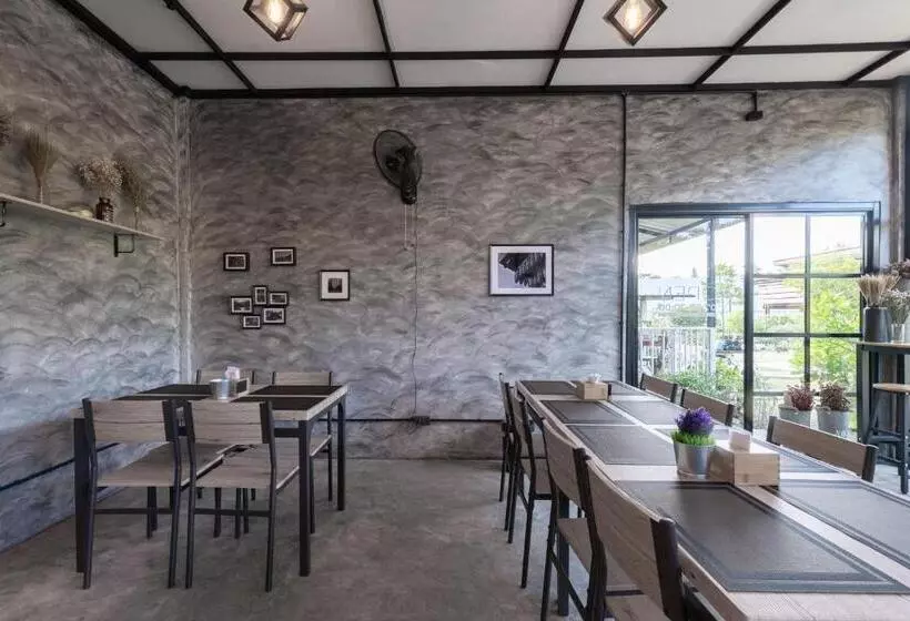 استراحتگاه บ้านสวนวารินทร์ รีสอร์ท