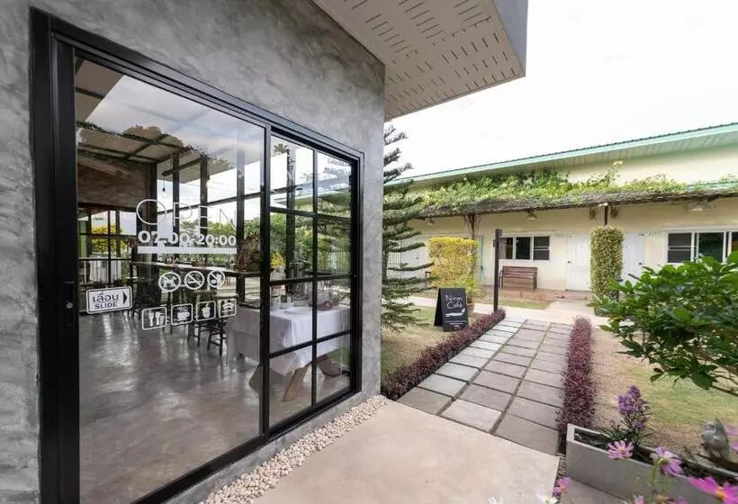 استراحتگاه บ้านสวนวารินทร์ รีสอร์ท