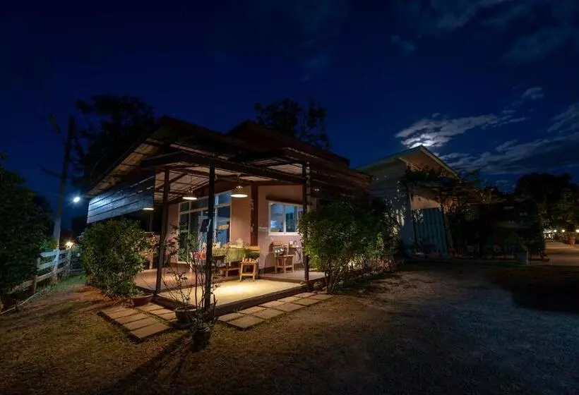 استراحتگاه บ้านสวนวารินทร์ รีสอร์ท
