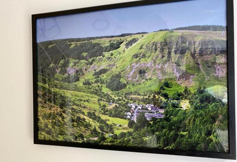 Rhondda Tunnel Cottage By Staystaycations