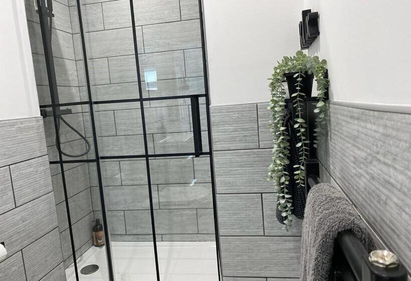 Rhondda Tunnel Cottage By Staystaycations