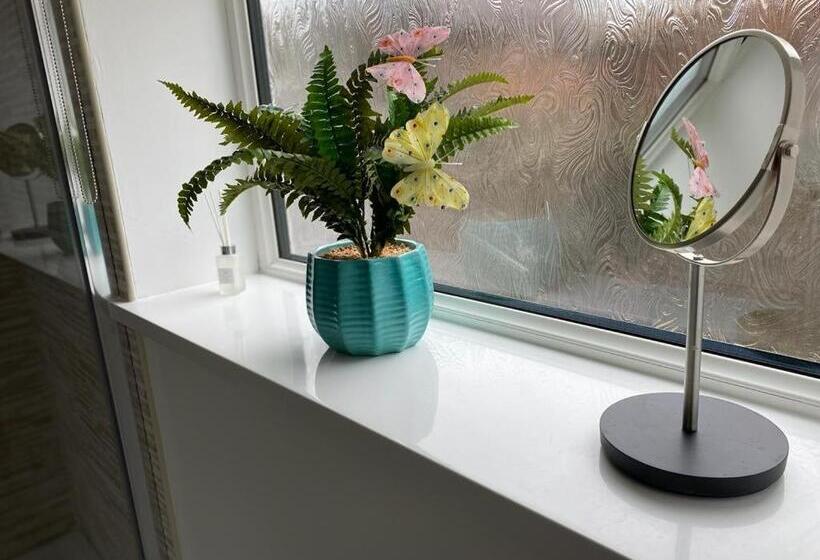 Rhondda Tunnel Cottage By Staystaycations