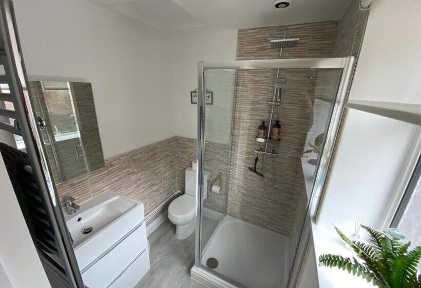 Rhondda Tunnel Cottage By Staystaycations