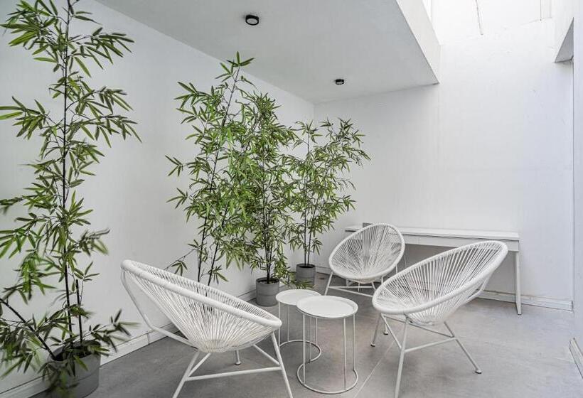 Aamiaismajoitus (B&B) Danielle Boutique Suite