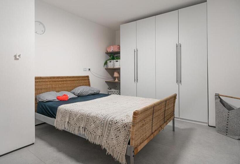 Aamiaismajoitus (B&B) Danielle Boutique Suite