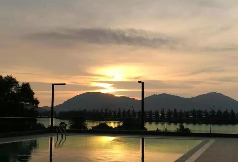 Hotelli Marina Heights Seaview Resort Apartment Ii