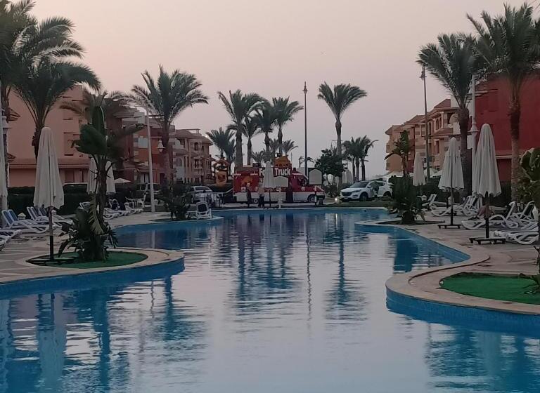 شاليهات بورتو مطروح فيو بحر Porto Matrouh Sea View Families Only