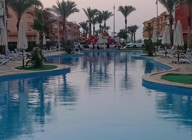 شاليهات بورتو مطروح فيو بحر Porto Matrouh Sea View Families Only