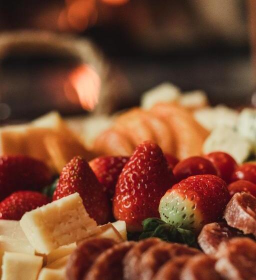 Chalé Romântico Com Banheira De Hidromassagem E Lareira