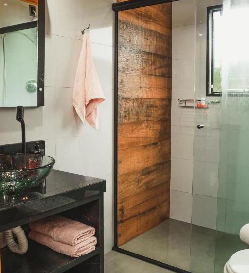 Chalé Romântico Com Banheira De Hidromassagem E Lareira