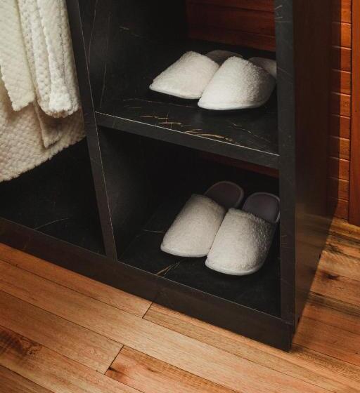 Chalé Romântico Com Banheira De Hidromassagem E Lareira