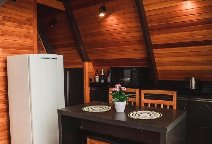 Chalé Romântico Com Banheira De Hidromassagem E Lareira