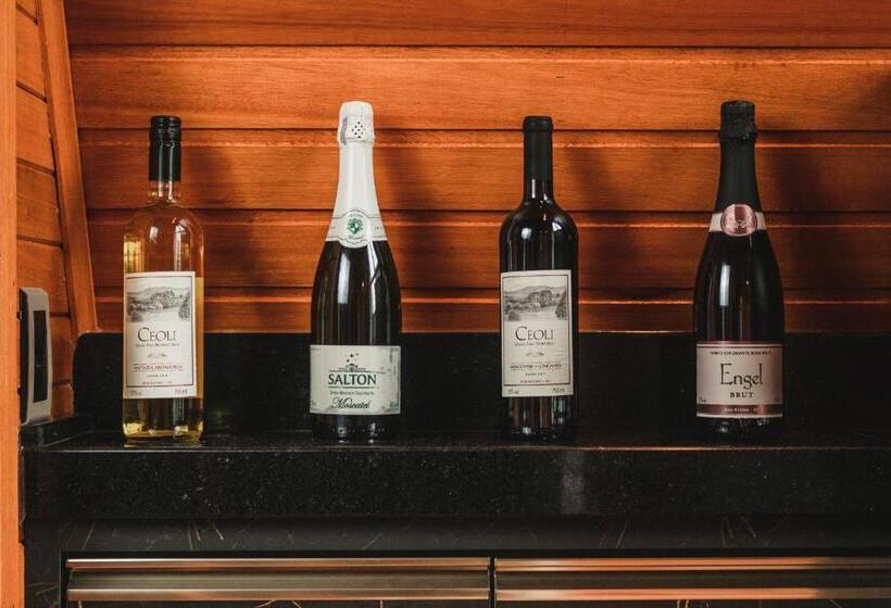 Chalé Romântico Com Banheira De Hidromassagem E Lareira