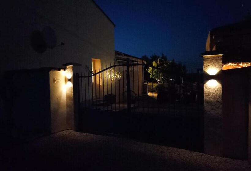 Maison Marin, Charming Village Cottage With Pool