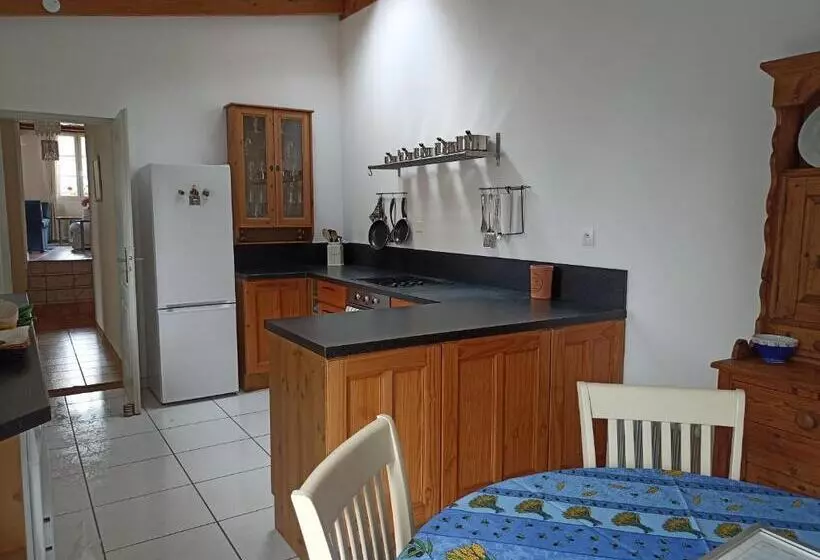 Maison Marin, Charming Village Cottage With Pool