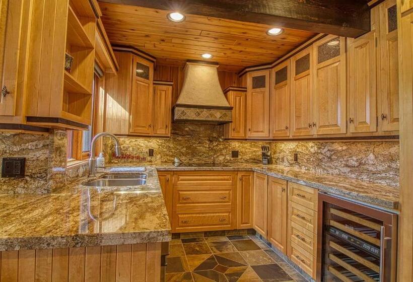 Mountain Retreat, Panoramic Lake Views