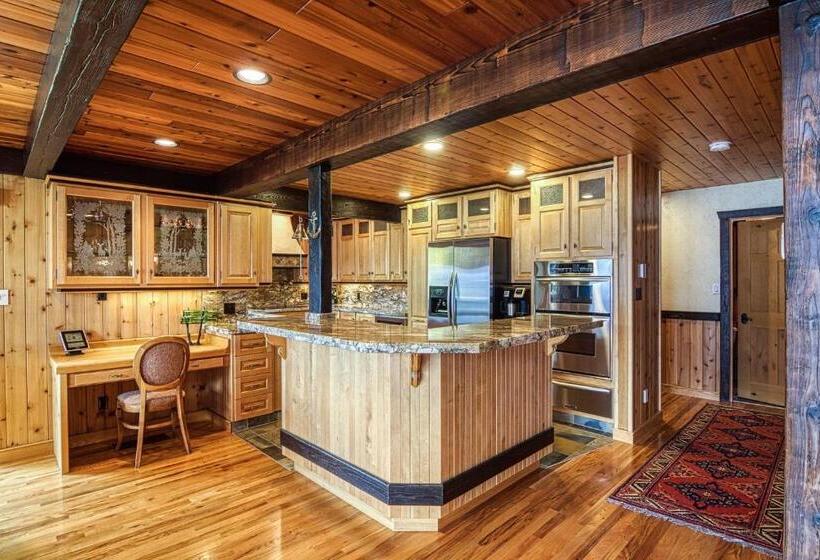 Mountain Retreat, Panoramic Lake Views