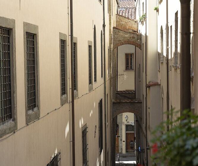 پانسیون Casa Uffizi Xiii Century Tower House Boutique