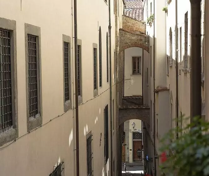 پانسیون Casa Uffizi Xiii Century Tower House Boutique