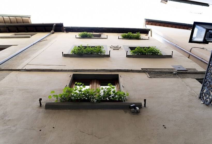 پانسیون Casa Uffizi Xiii Century Tower House Boutique